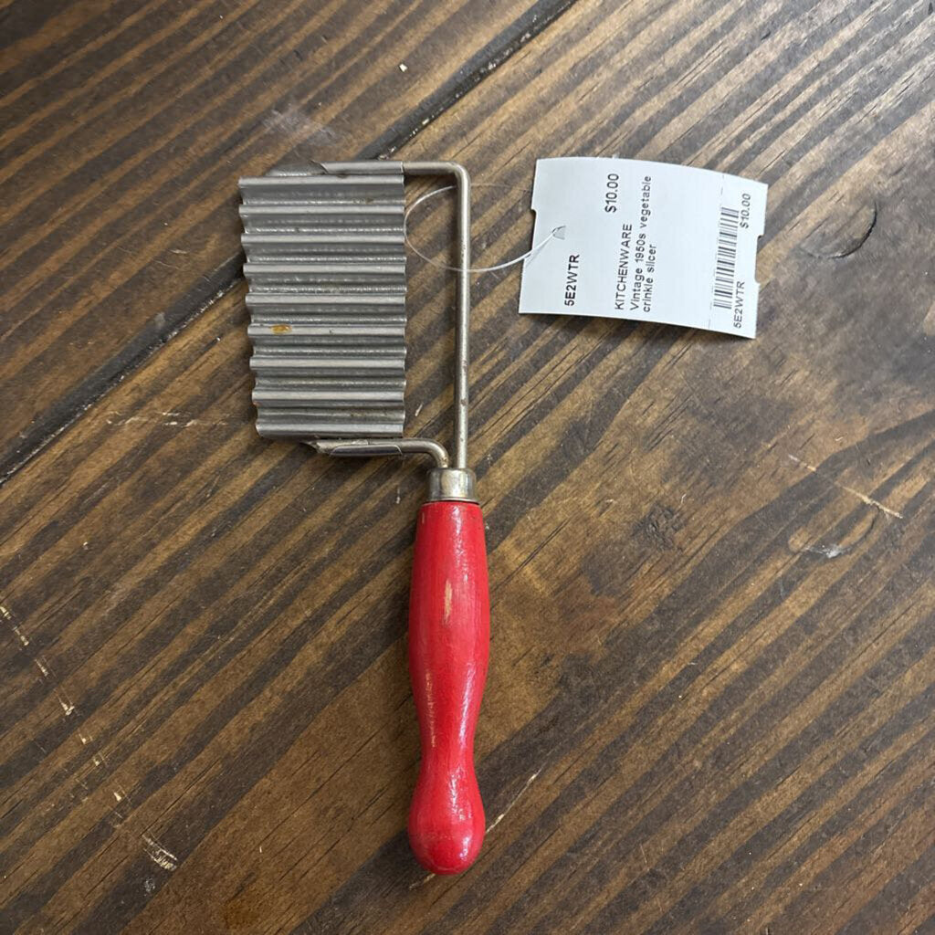 Vintage 1950s vegetable crinkle slicer