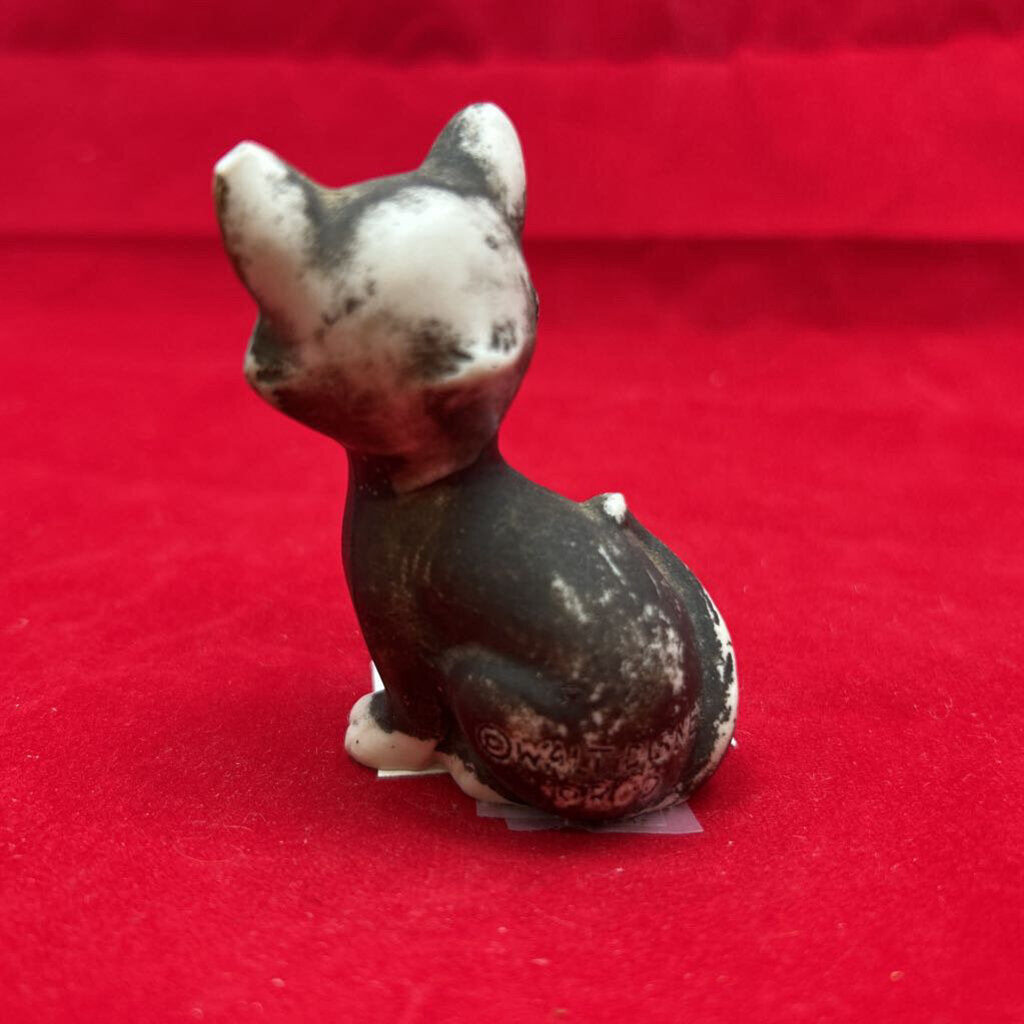 Vtg Porcelain Figurine of Figaro from Disney Pinocchio (as is) 1930s-1950s.
