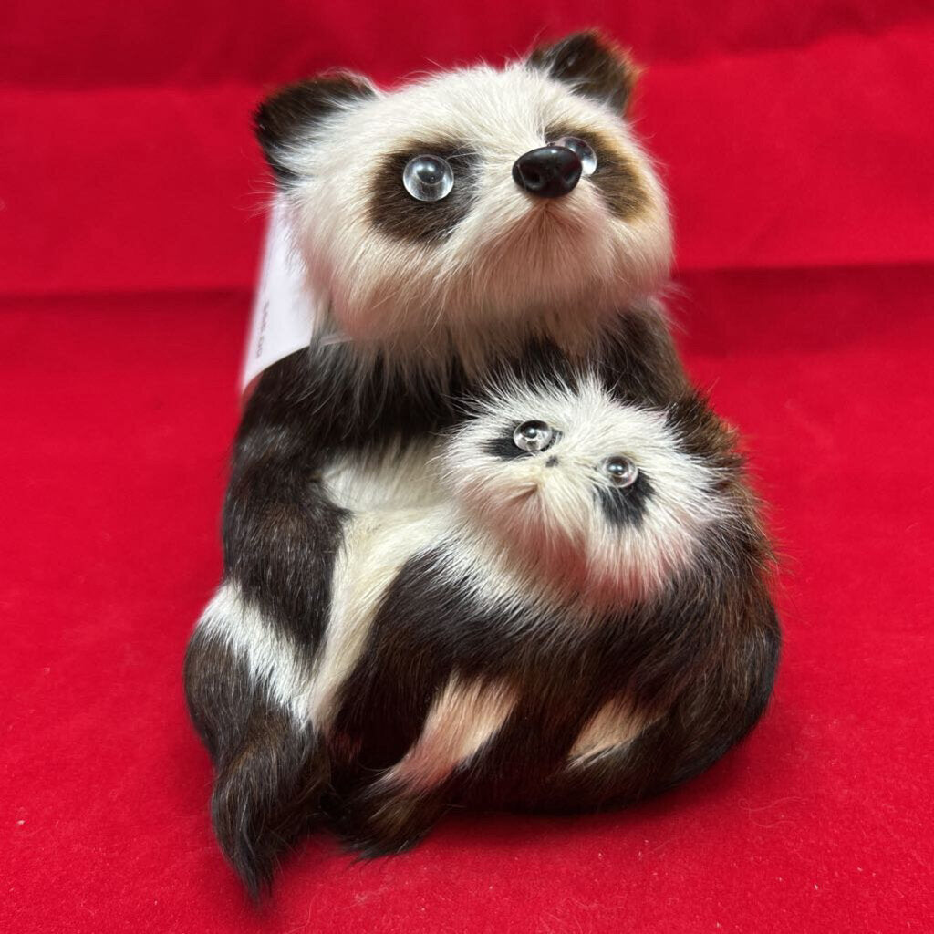 Vtg Figurine Mother Panda Cuddling a Cub, Real Fur 1980s.