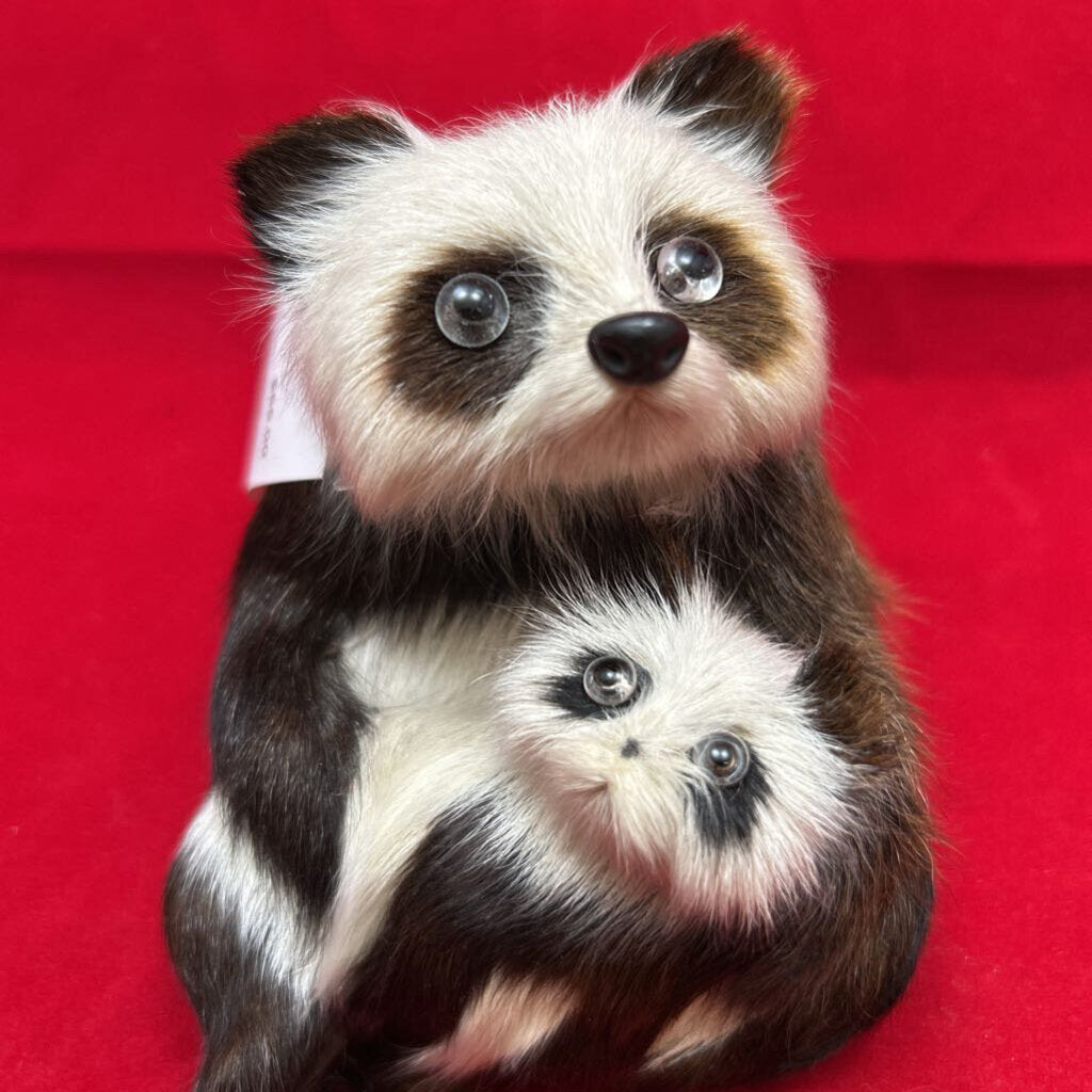 Vtg Figurine Mother Panda Cuddling a Cub, Real Fur 1980s.