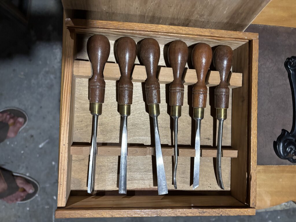 Marples set of 6 No. 152 wood carving chisels, with box