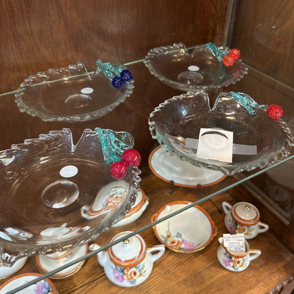 Murano glass berry dishes, set of 4; circa 1950-60