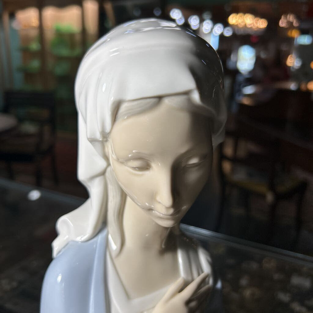 Lladro "Madonna Head" Porcelain bust. 8.5'