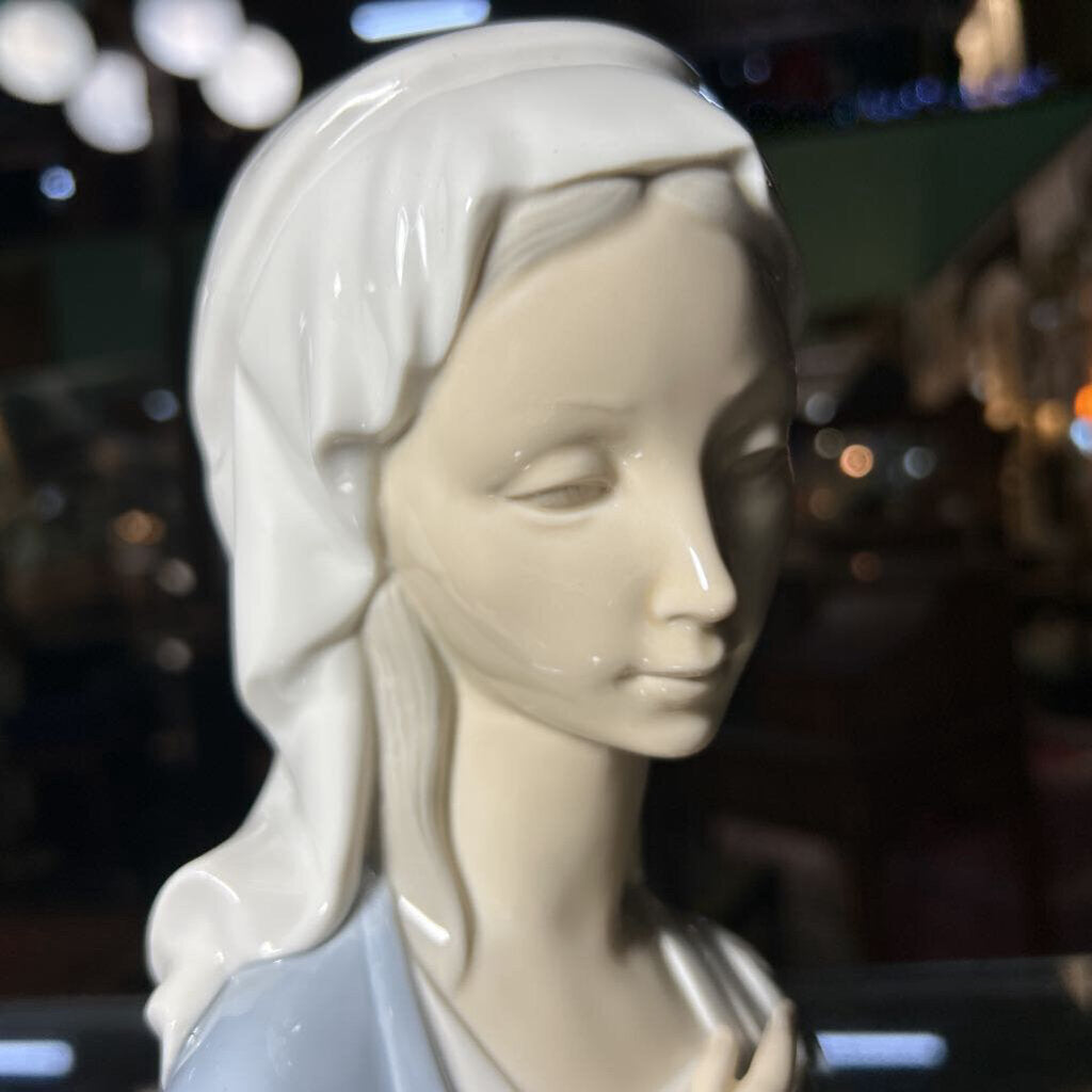 Lladro "Madonna Head" Porcelain bust. 8.5'