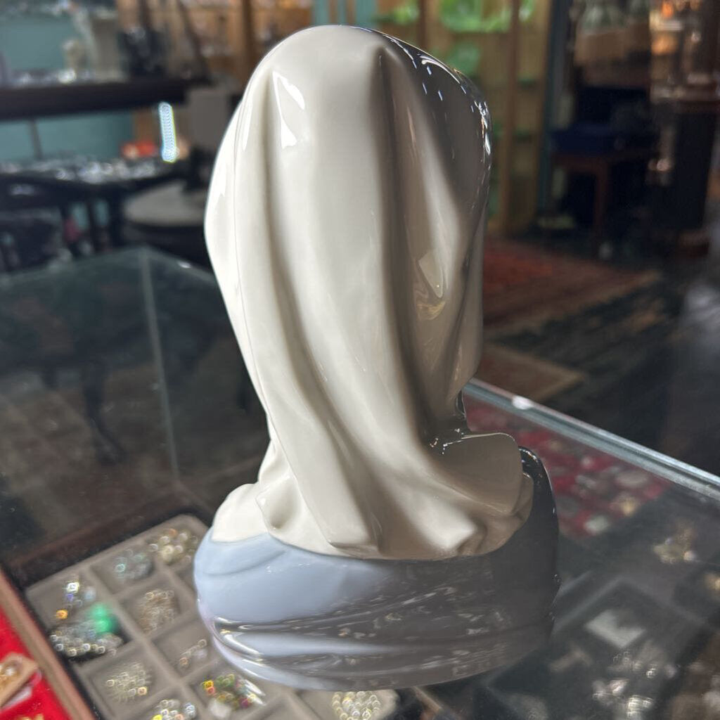 Lladro "Madonna Head" Porcelain bust. 8.5'