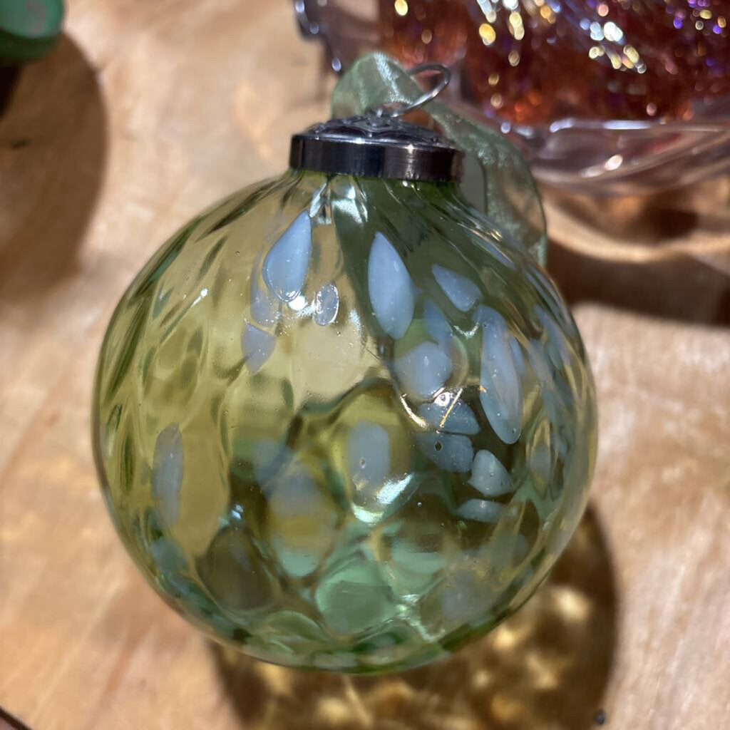 Green optic glass confetti orniment