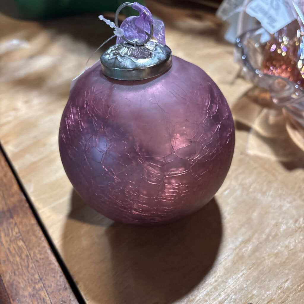 Mauve mercury crackle glass orniment