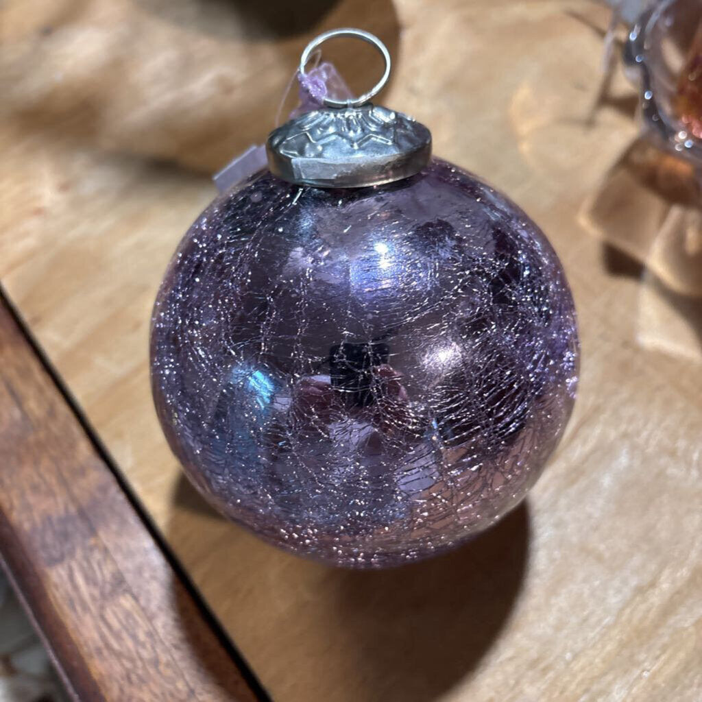 Mauve mercury crackle glass orniment