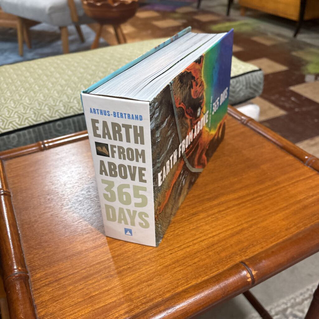 Book; "The Earth From Above 365 Days; Arthus - Bertrand