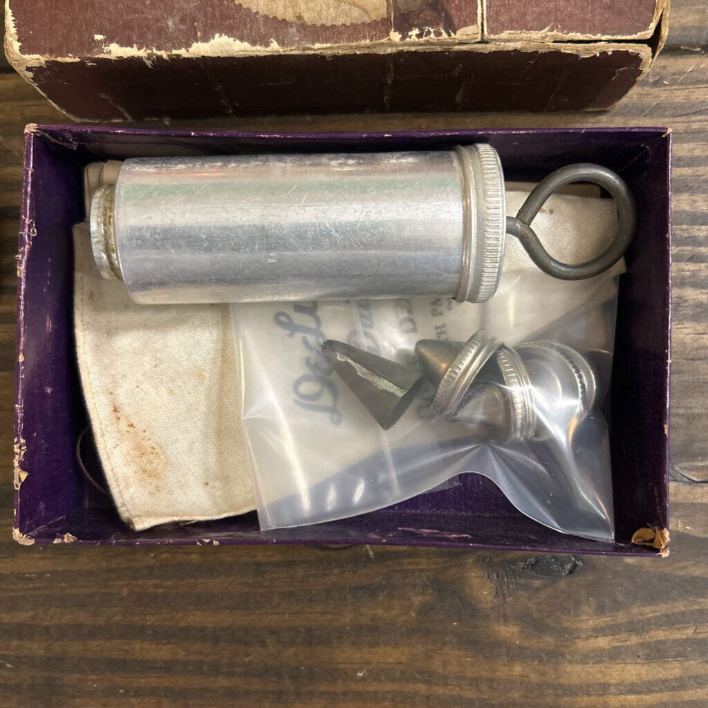 Jack Frost Fancy Cake Froster "DeLuxe Daintie Cake Decorator" Manufactured in Chicago, Aluminum plunger tube, Decorating tips, Fabric/Paper icing bags. c.1930s *as is*