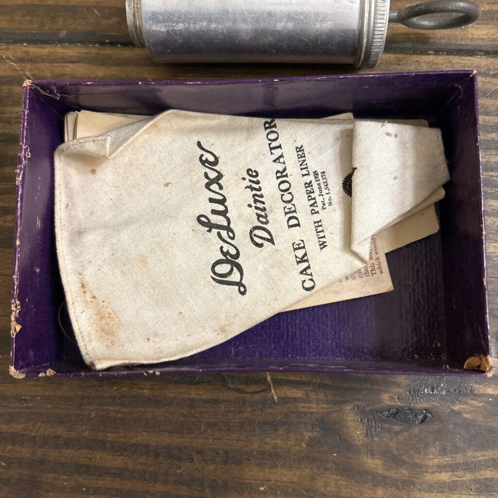 Jack Frost Fancy Cake Froster "DeLuxe Daintie Cake Decorator" Manufactured in Chicago, Aluminum plunger tube, Decorating tips, Fabric/Paper icing bags. c.1930s *as is*