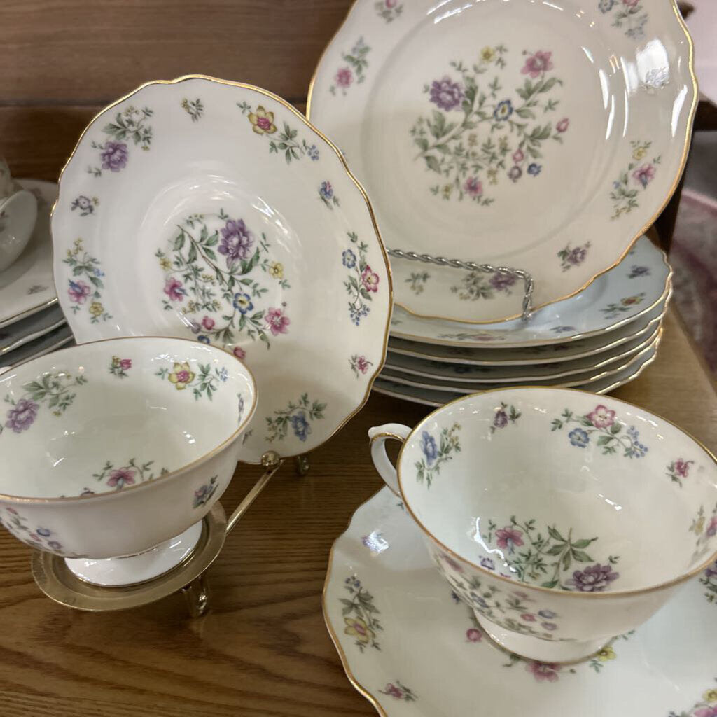 Vintage Franconia Millefleurs Bavaria Porcelain China, 34 Pieces. German Floral Pattern, Scallop edge. c.1953-1975.