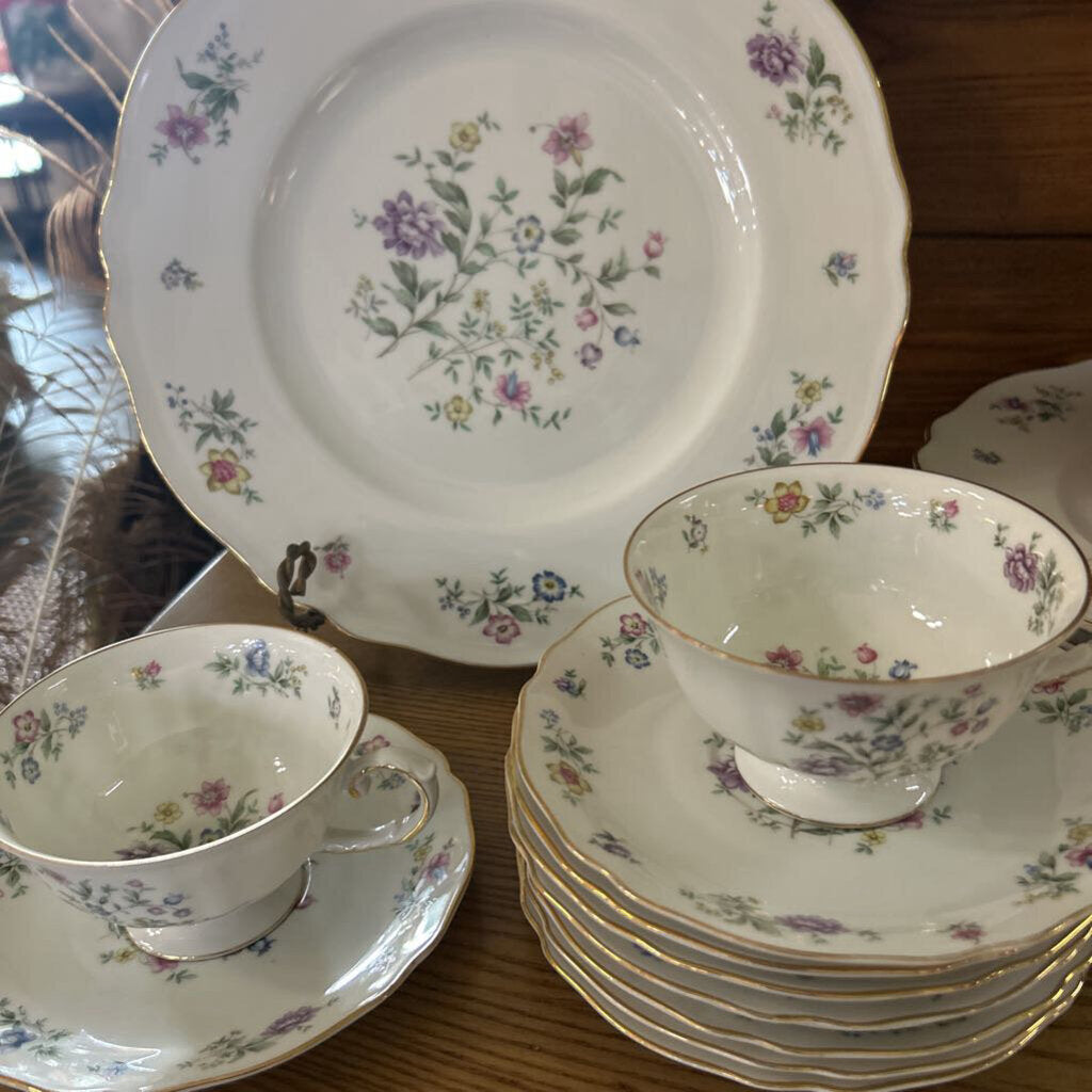 Vintage Franconia Millefleurs Bavaria Porcelain China, 34 Pieces. German Floral Pattern, Scallop edge. c.1953-1975.