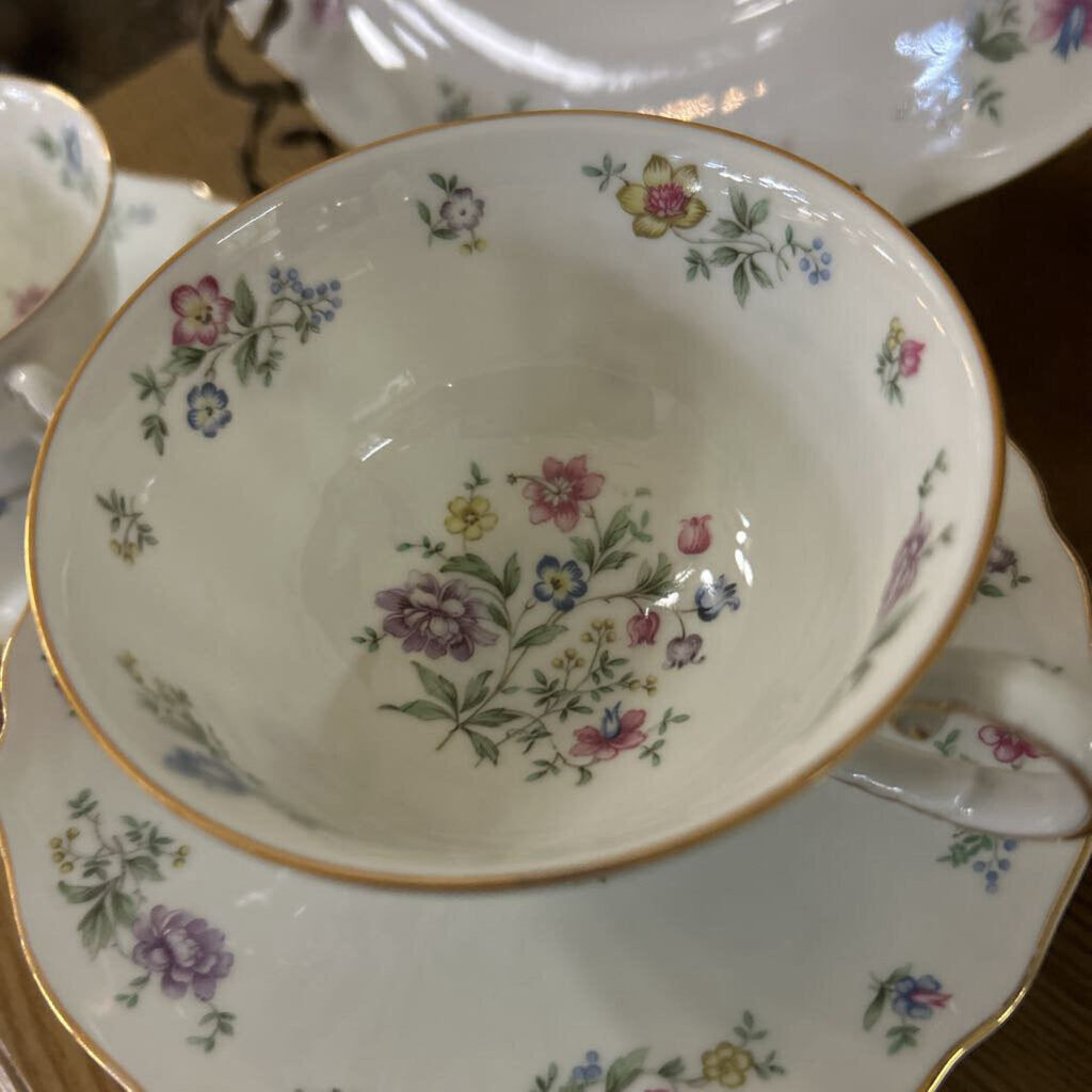 Vintage Franconia Millefleurs Bavaria Porcelain China, 34 Pieces. German Floral Pattern, Scallop edge. c.1953-1975.
