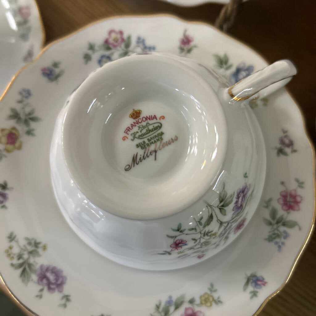 Vintage Franconia Millefleurs Bavaria Porcelain China, 34 Pieces. German Floral Pattern, Scallop edge. c.1953-1975.