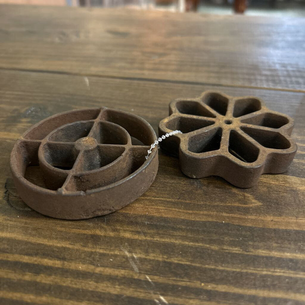 Late 19th century Cast Iron Bunuelo cookie molds: set of 2