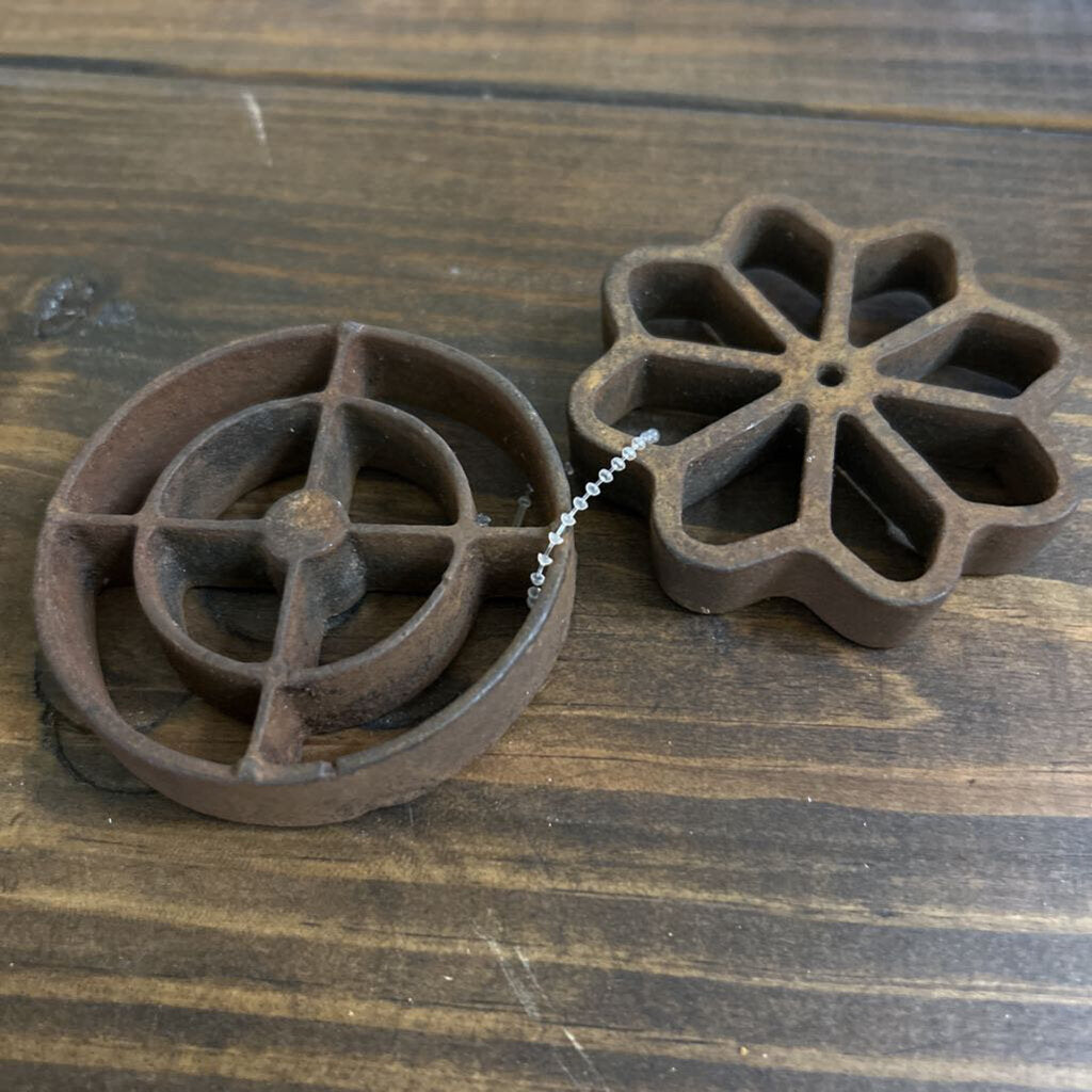 Late 19th century Cast Iron Bunuelo cookie molds: set of 2