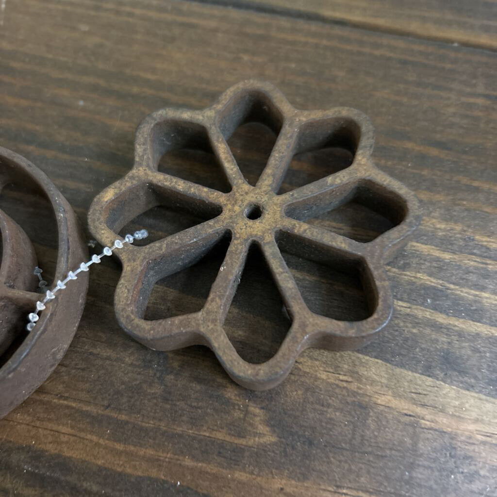 Late 19th century Cast Iron Bunuelo cookie molds: set of 2