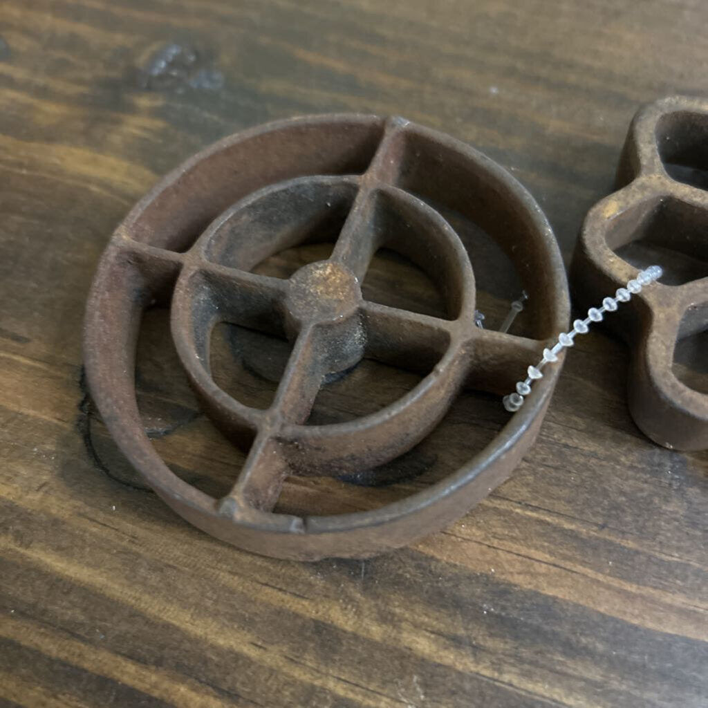 Late 19th century Cast Iron Bunuelo cookie molds: set of 2