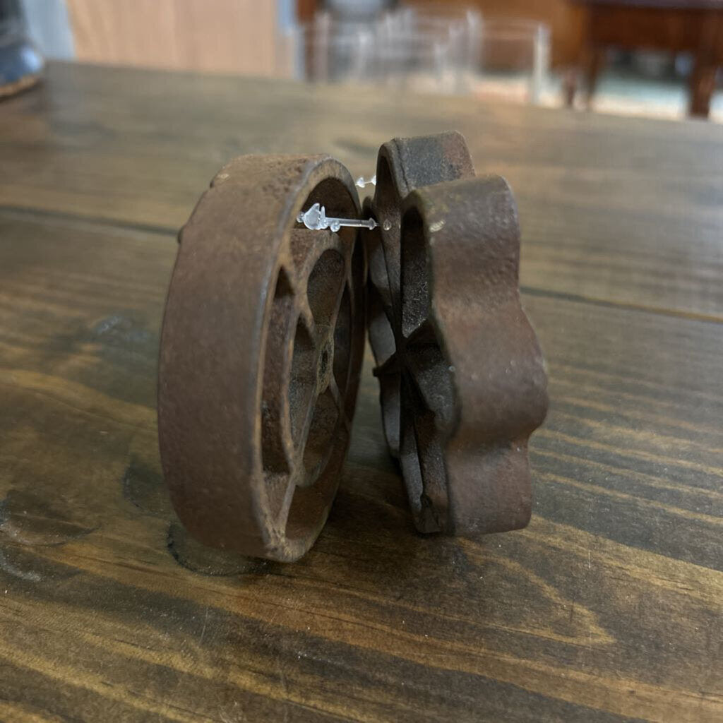 Late 19th century Cast Iron Bunuelo cookie molds: set of 2