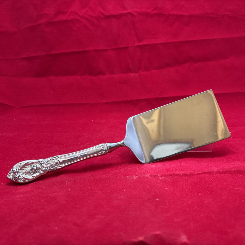 Sterling handled Lasagna server; Sir Christopher pattern