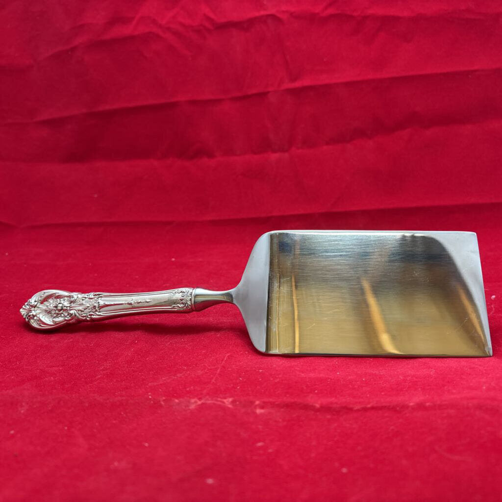 Sterling handled Lasagna server; Sir Christopher pattern