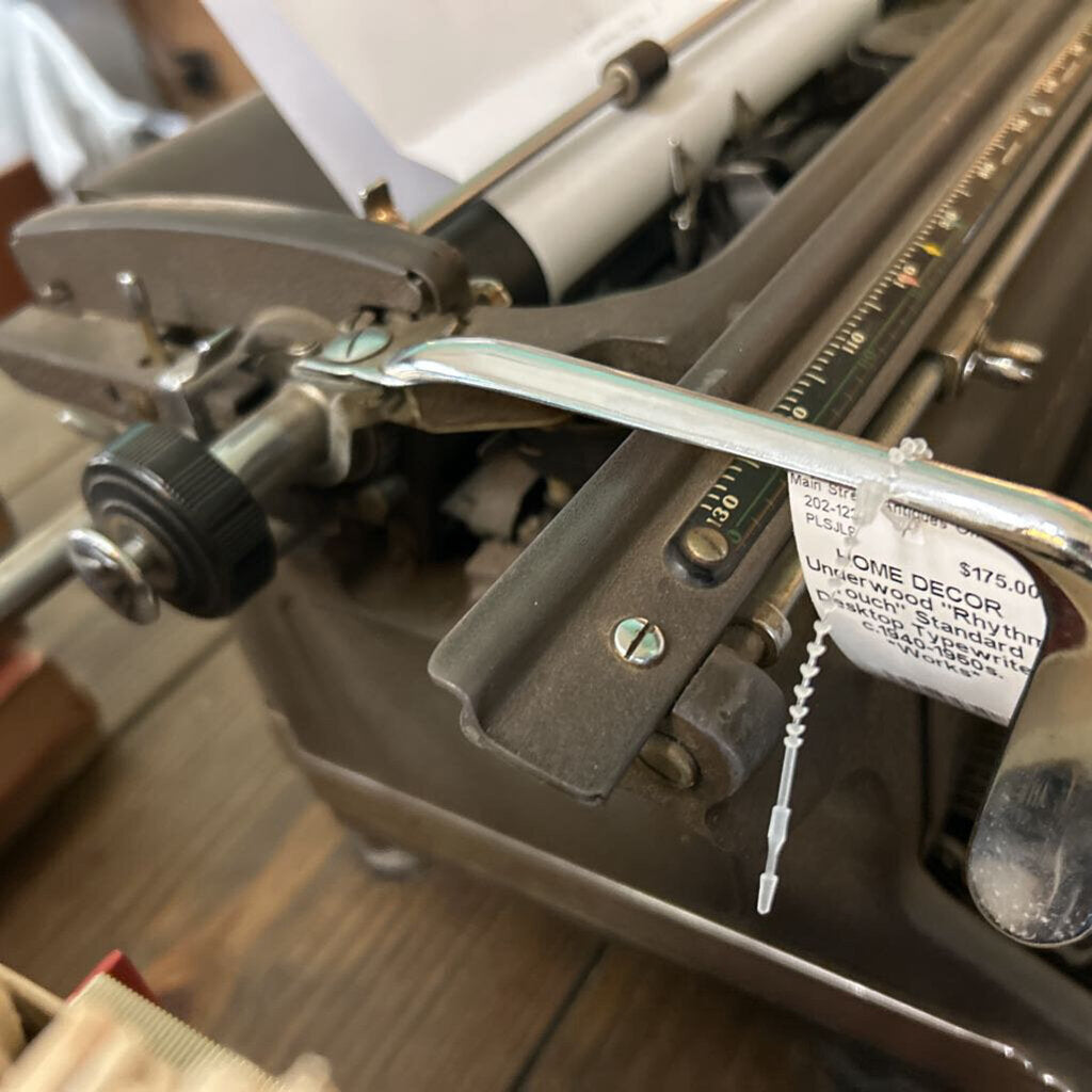 Underwood "Rhythm Touch" Standard Desktop Typewriter, c.1940-1950s. *Works*