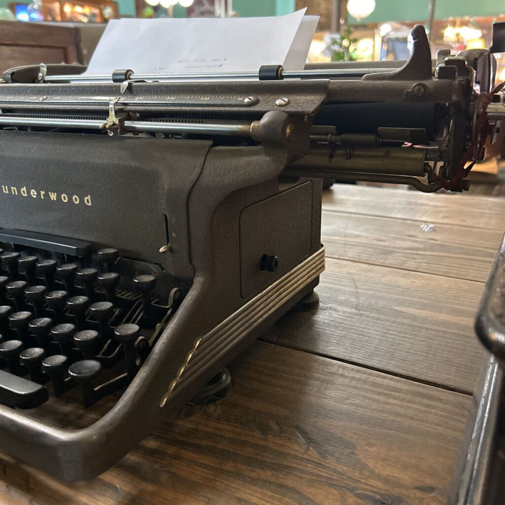 Underwood "Rhythm Touch" Standard Desktop Typewriter, c.1940-1950s. *Works*