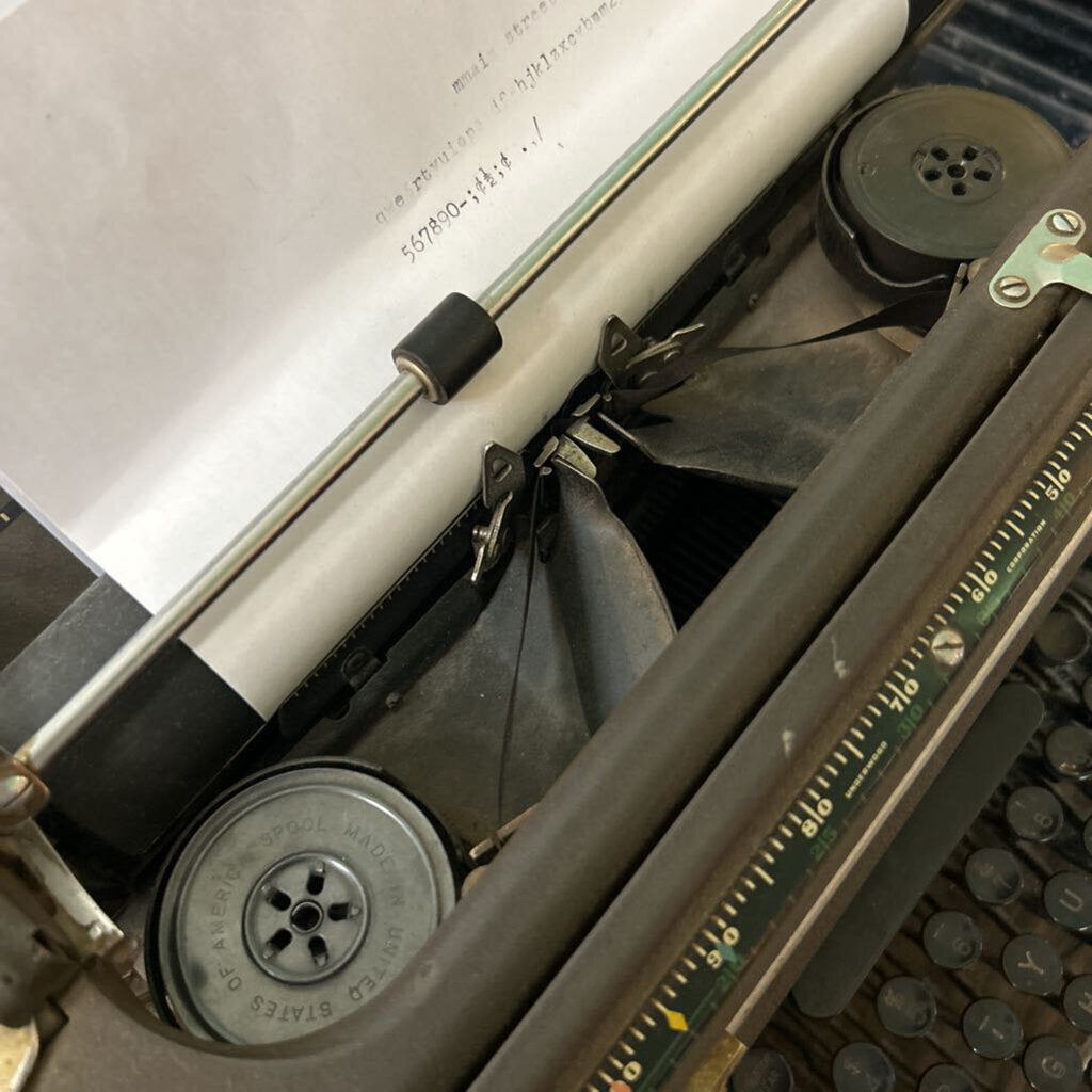Underwood "Rhythm Touch" Standard Desktop Typewriter, c.1940-1950s. *Works*