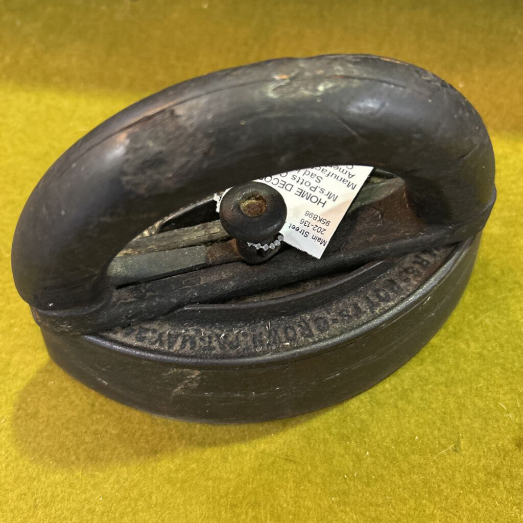 Mrs.Potts Crown Sad Iron, Manufactured by the American Machine Co, Philadelphia. c.1870s-1900s.