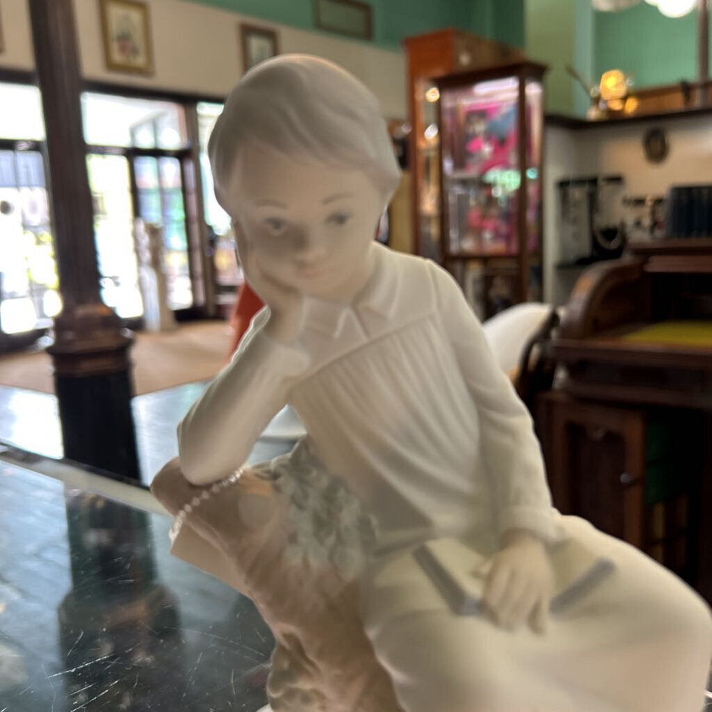 Lladro "Thinker Boy" #4876 Matt Finish.