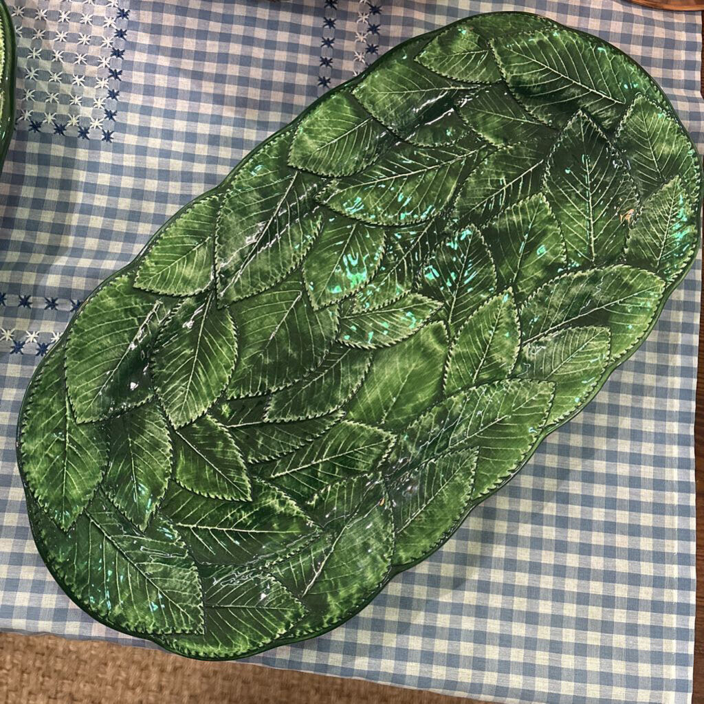 Vintage Vietri Foglia Ceramiche Leonardo Green Majolica Leaf Pattern Oval Platter; 16" x 8.5"; Made in Italy