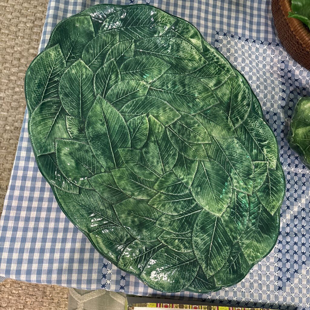 Vintage Vietri Foglia Ceramiche Leonardo Green Majolica Leaf Pattern Oval Platter; 16" x 12"; Made in Italy