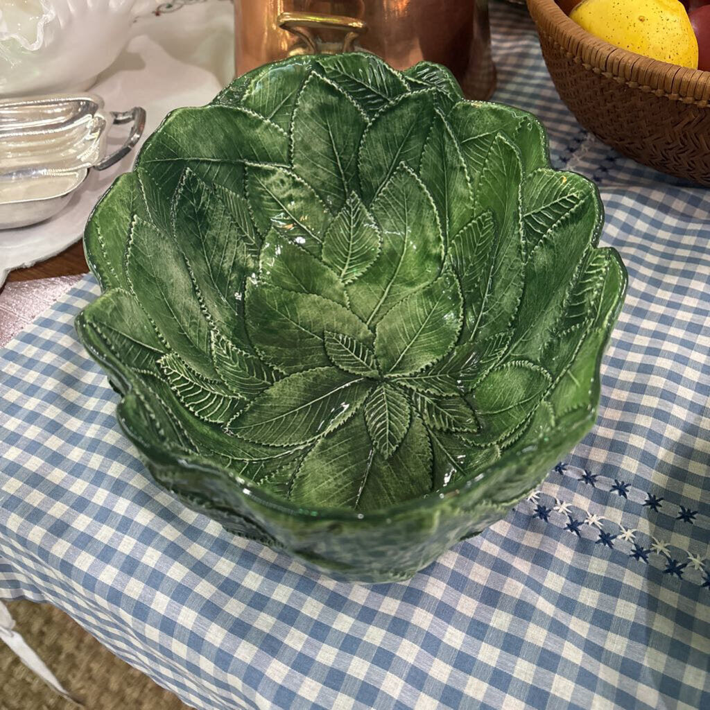 Vintage Vietri Foglia Ceramiche Leonardo Green Majolica Leaf Pattern Oval Bowl; 8" x 10"; Made in Italy