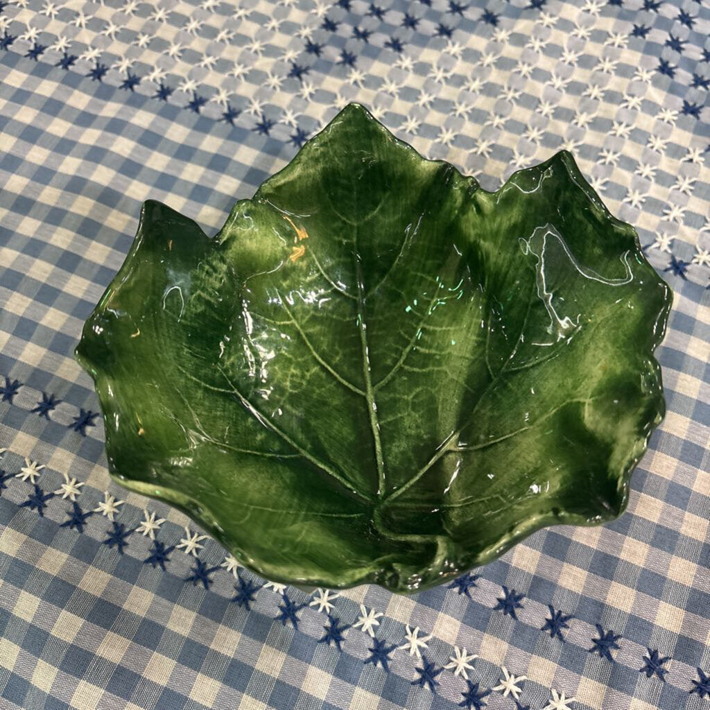 Vintage Vietri Foglia Ceramiche Leonardo Green Majolica Leaf Pattern Bowl; 4.5" x 5"; Made in Italy