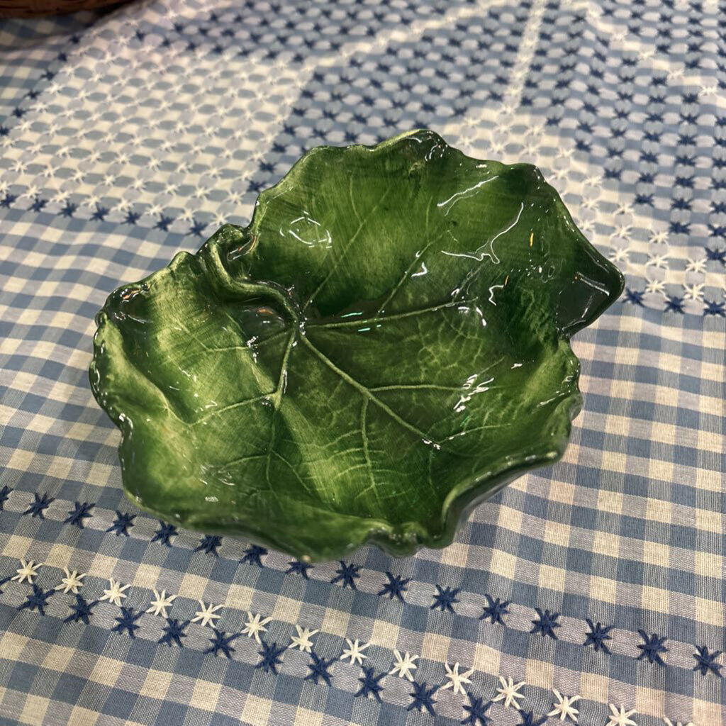 Vintage Vietri Foglia Ceramiche Leonardo Green Majolica Leaf Pattern Bowl; 4.5" x 5"; Made in Italy