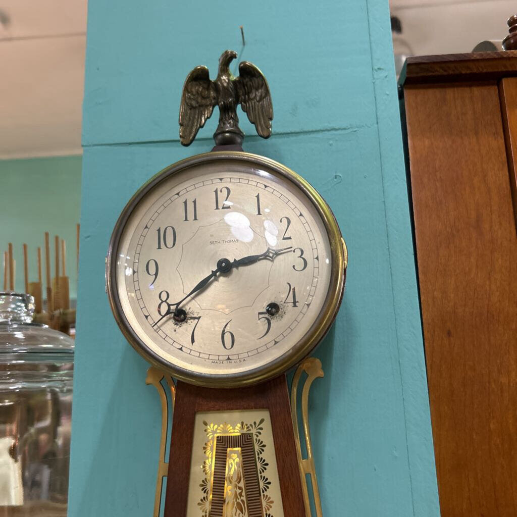 Seth Thomas "Brookfield-3w" banjo clock, c.1948. Wooden case, Brass side scrolls.