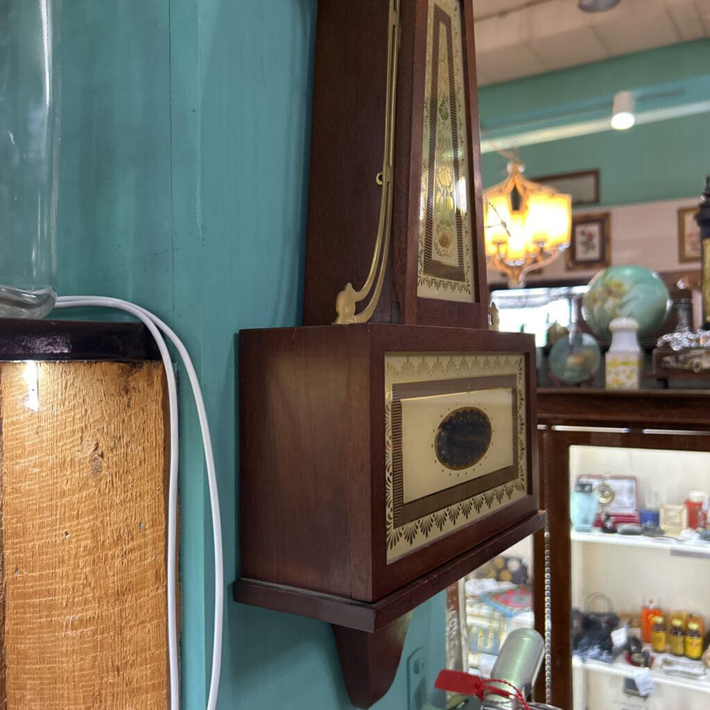 Seth Thomas "Brookfield-3w" banjo clock, c.1948. Wooden case, Brass side scrolls.