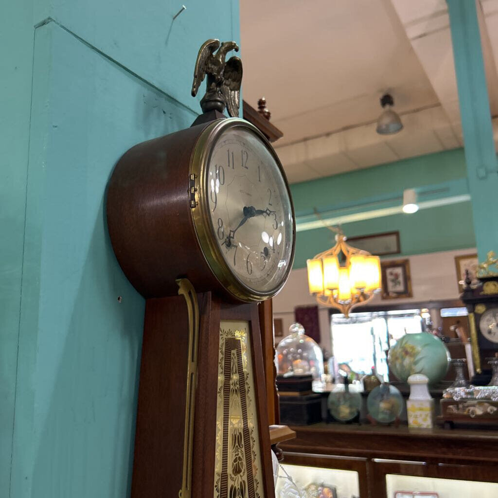 Seth Thomas "Brookfield-3w" banjo clock, c.1948. Wooden case, Brass side scrolls.