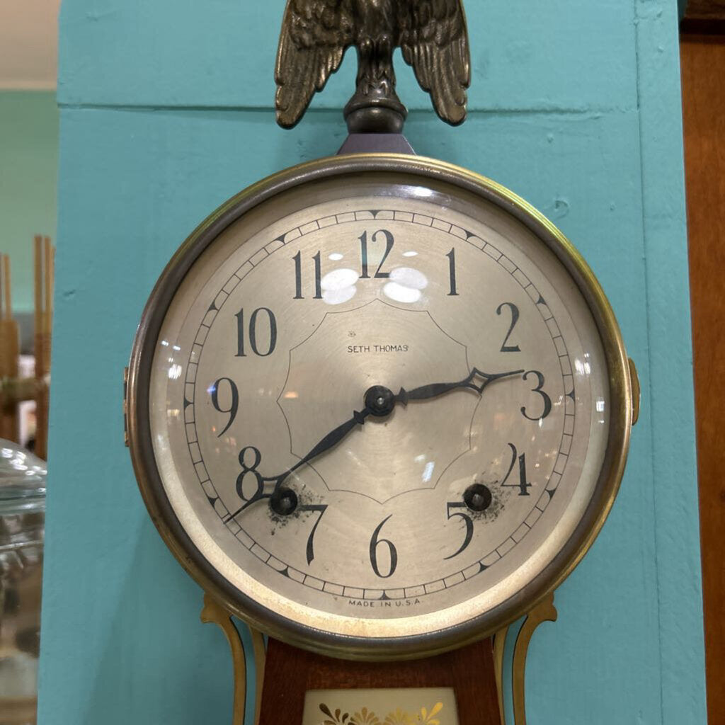 Seth Thomas "Brookfield-3w" banjo clock, c.1948. Wooden case, Brass side scrolls.