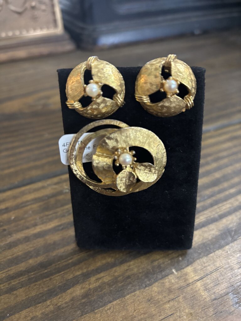 Gold tone Faux Pearl brooch/ earring set