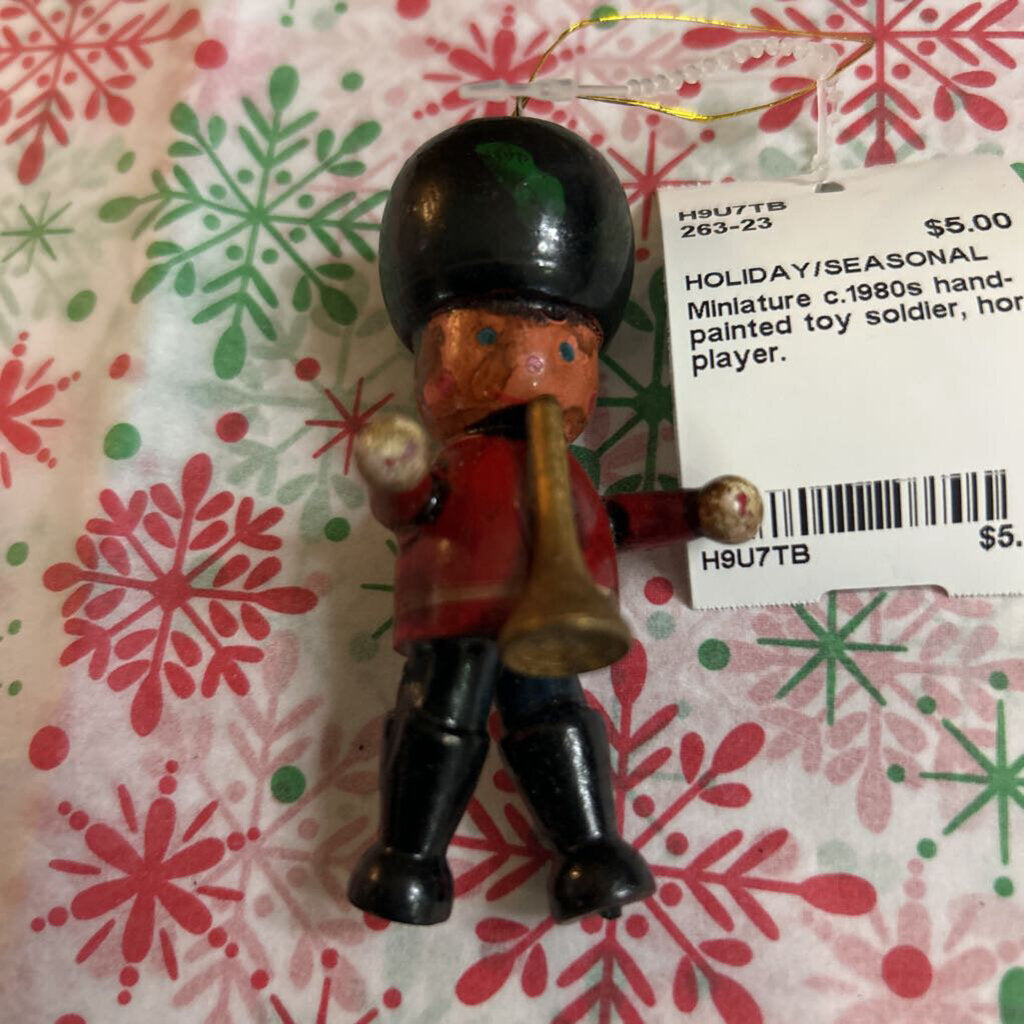 Miniature c.1980s hand-painted toy soldier, horn player.