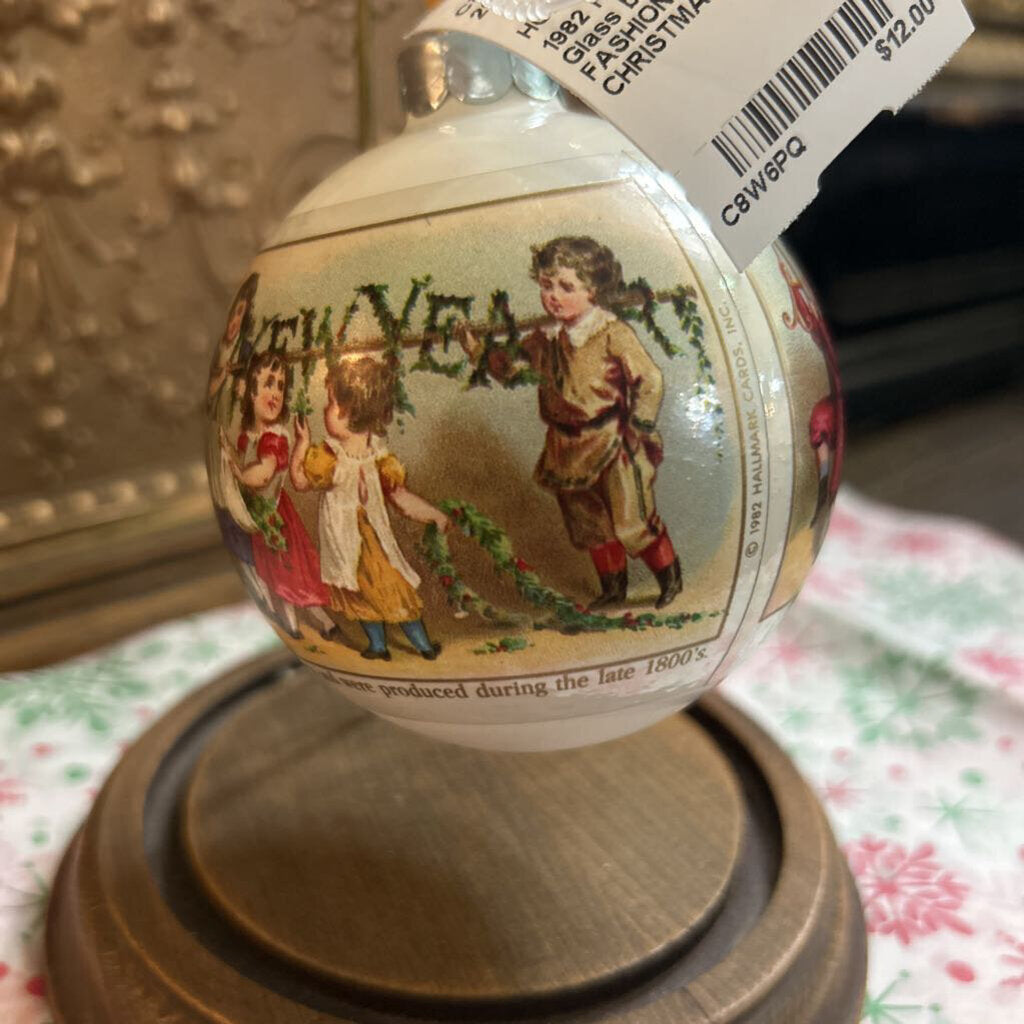 1982 Hallmark Keepsake Glass ball ornament "OLD FASHIONED CHRISTMAS"