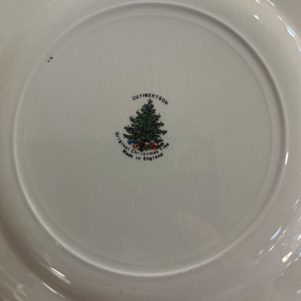 Vintage c.1979 Cuthbertson Dinner Plates 10.5'', Made in England. Holiday tree with a start topper, gifts, green trim.