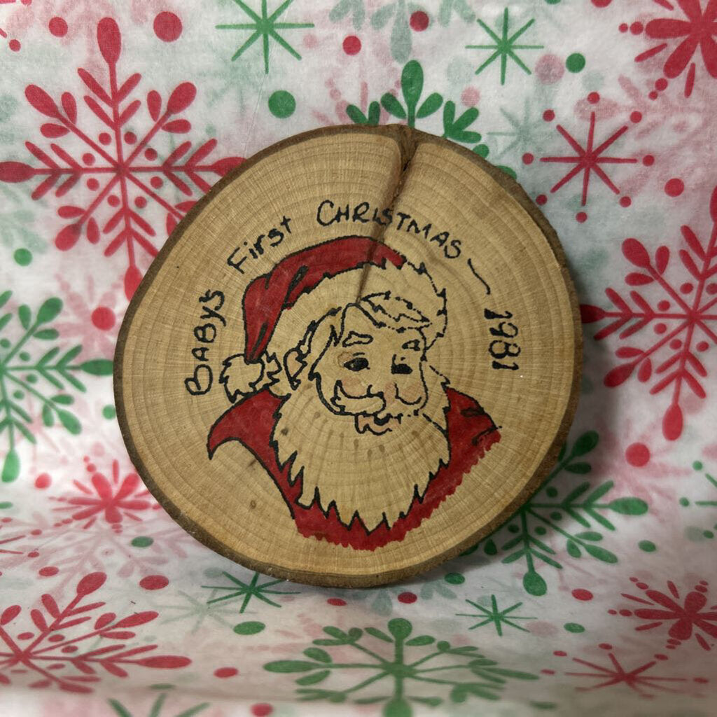 Baby's first christmas magnet 1981, wood log with Santa clause.