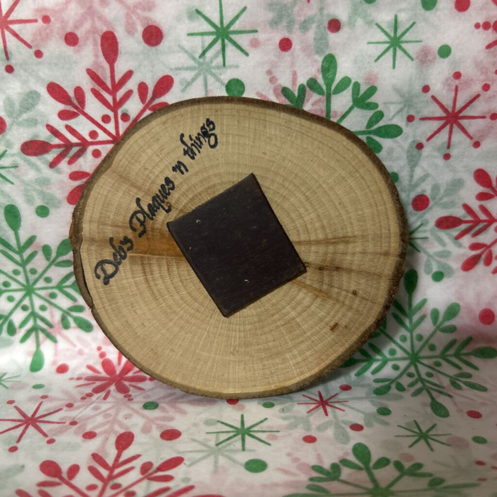 Baby's first christmas magnet 1981, wood log with Santa clause.