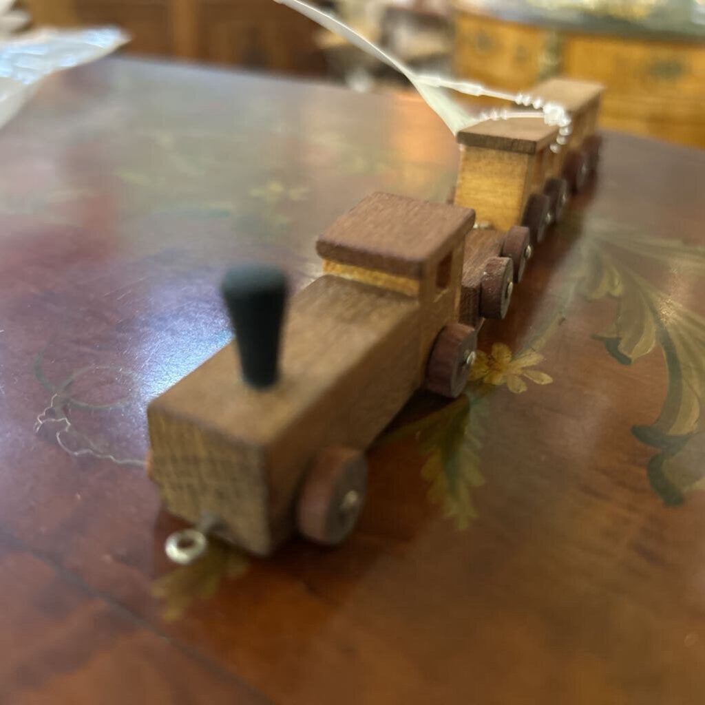 Vtg toy wooden train, 4 train carts.