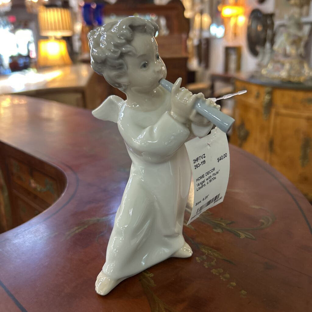 'Angel with Flute" Lladro, c.1970s.