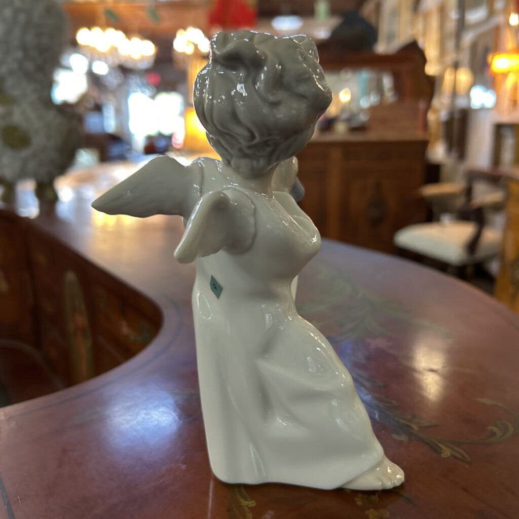 'Angel with Flute" Lladro, c.1970s.