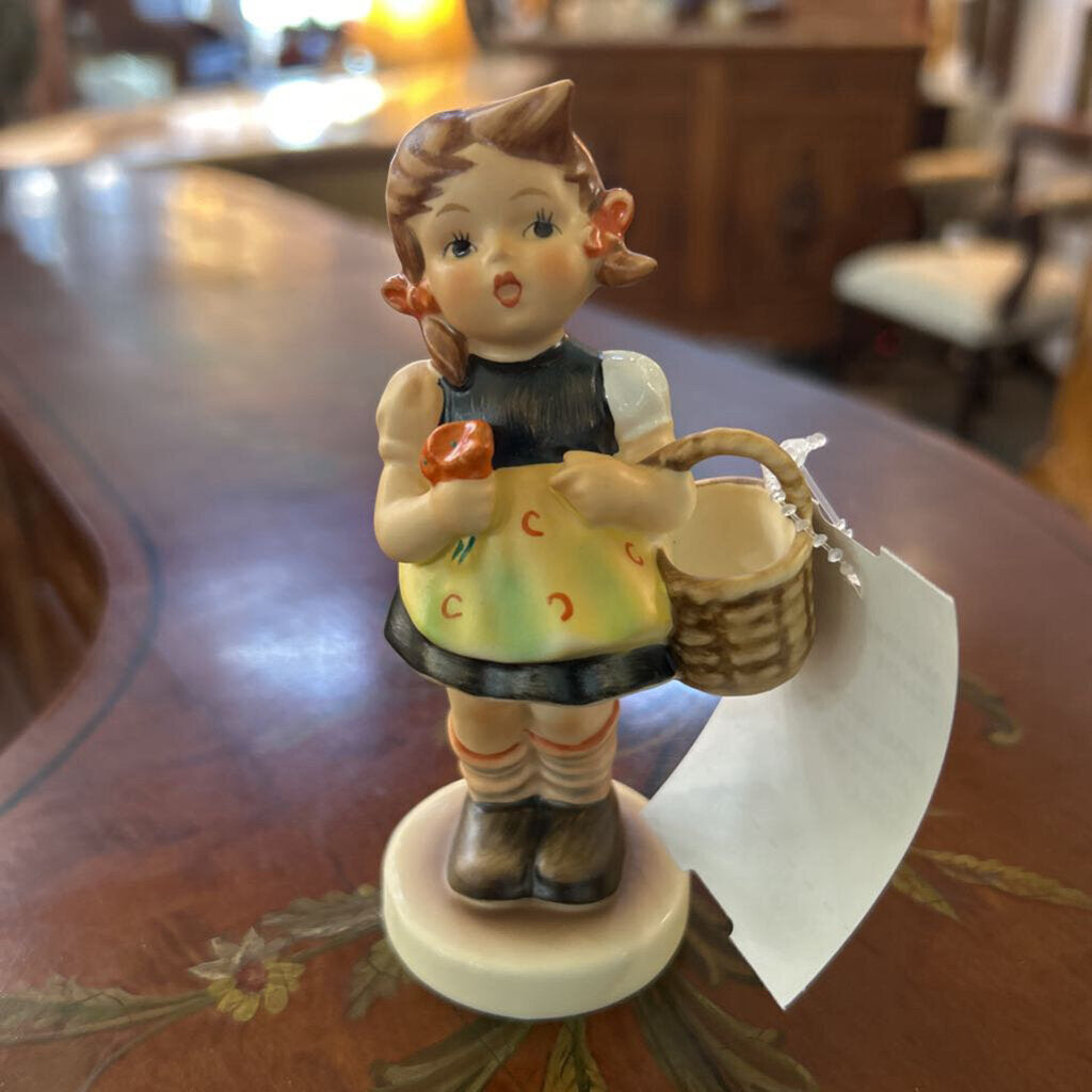 M.I. Hummel "sister" Figurine #98, Goebel TMK-6.